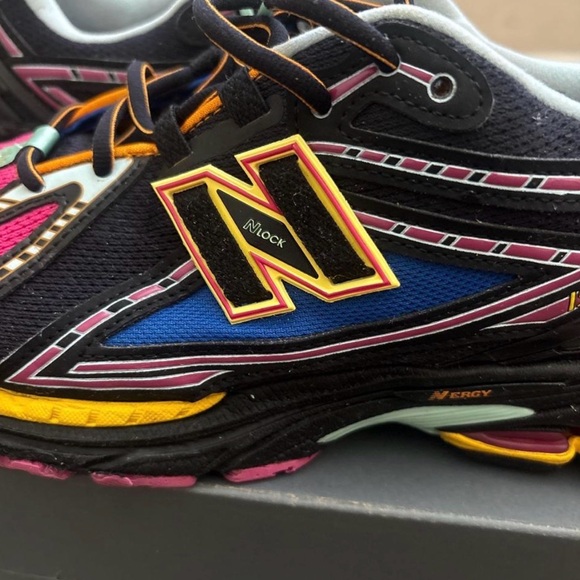 New Balance 1906r Neon Lights mens size 10 - Picture 3 of 5